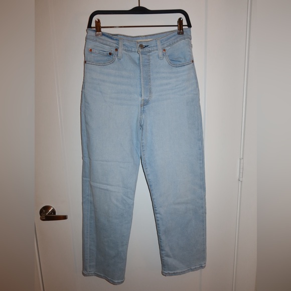Levi’s Ribcage Straight Ankle Jeans - Picture 3 of 5